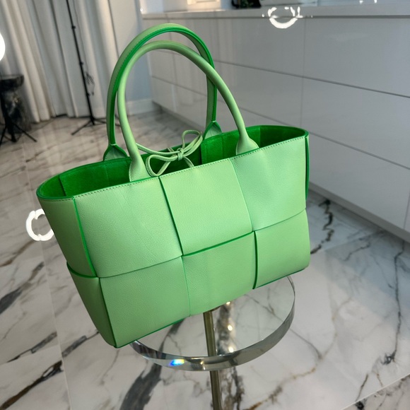 🌟SOLD🌟 NWT Bottega Veneta Arco Tote Bag - Picture 3 of 10